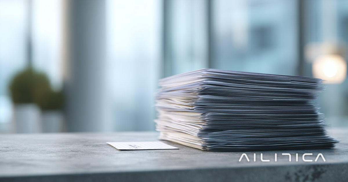 Documentos de empresa (facturas, contratos, formularios) siendo clasificados por un agente de IA, con un manuscrito borroso quedando fuera del flujo automático